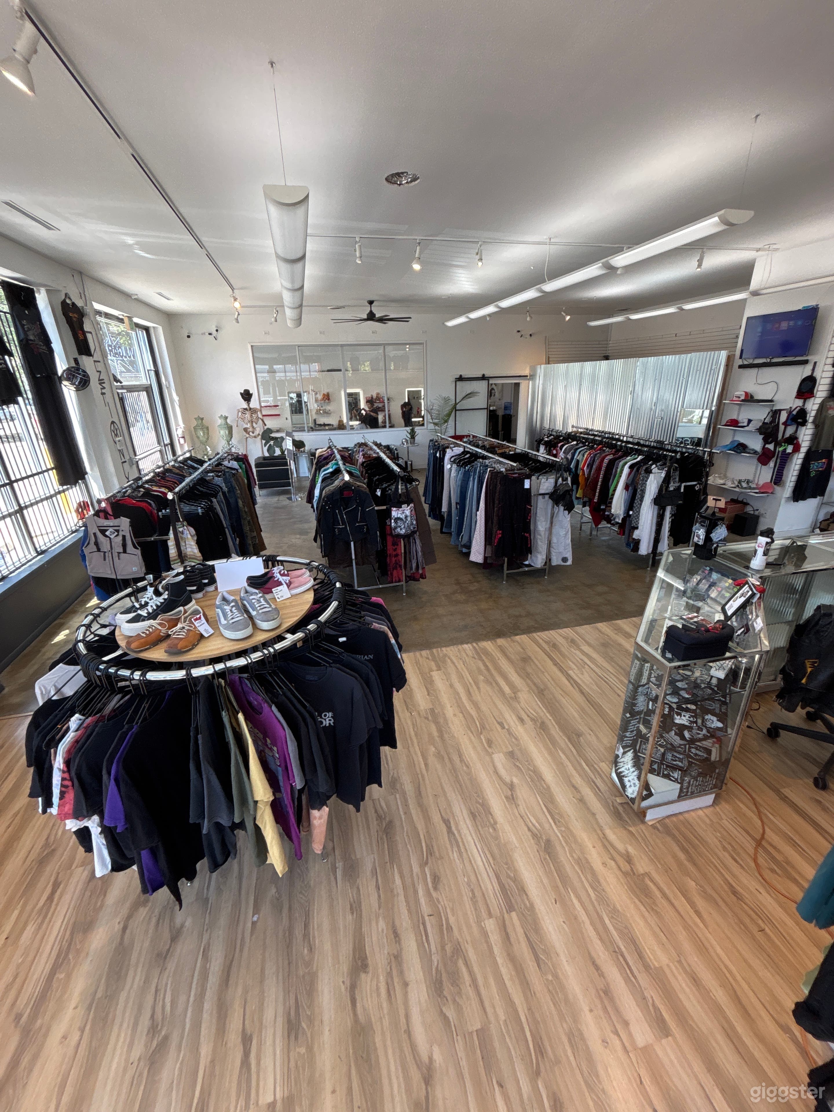 All-in-one Vintage store Photo 2