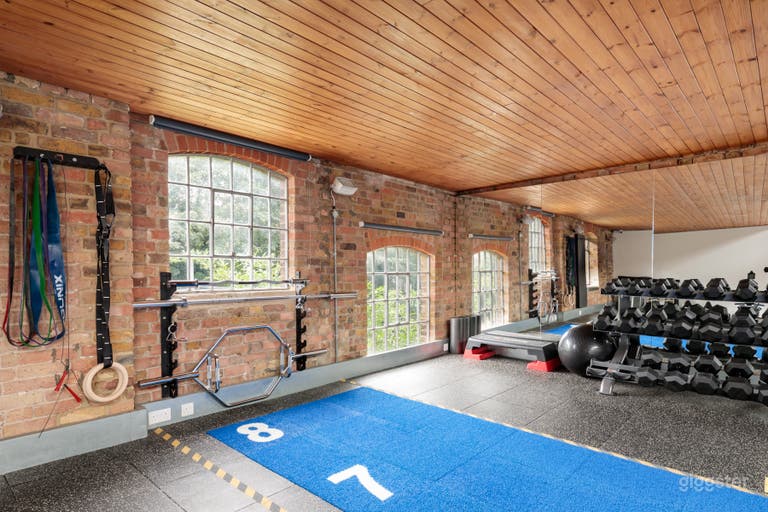  Gym to hire​,​ great for filming & photo shoots 