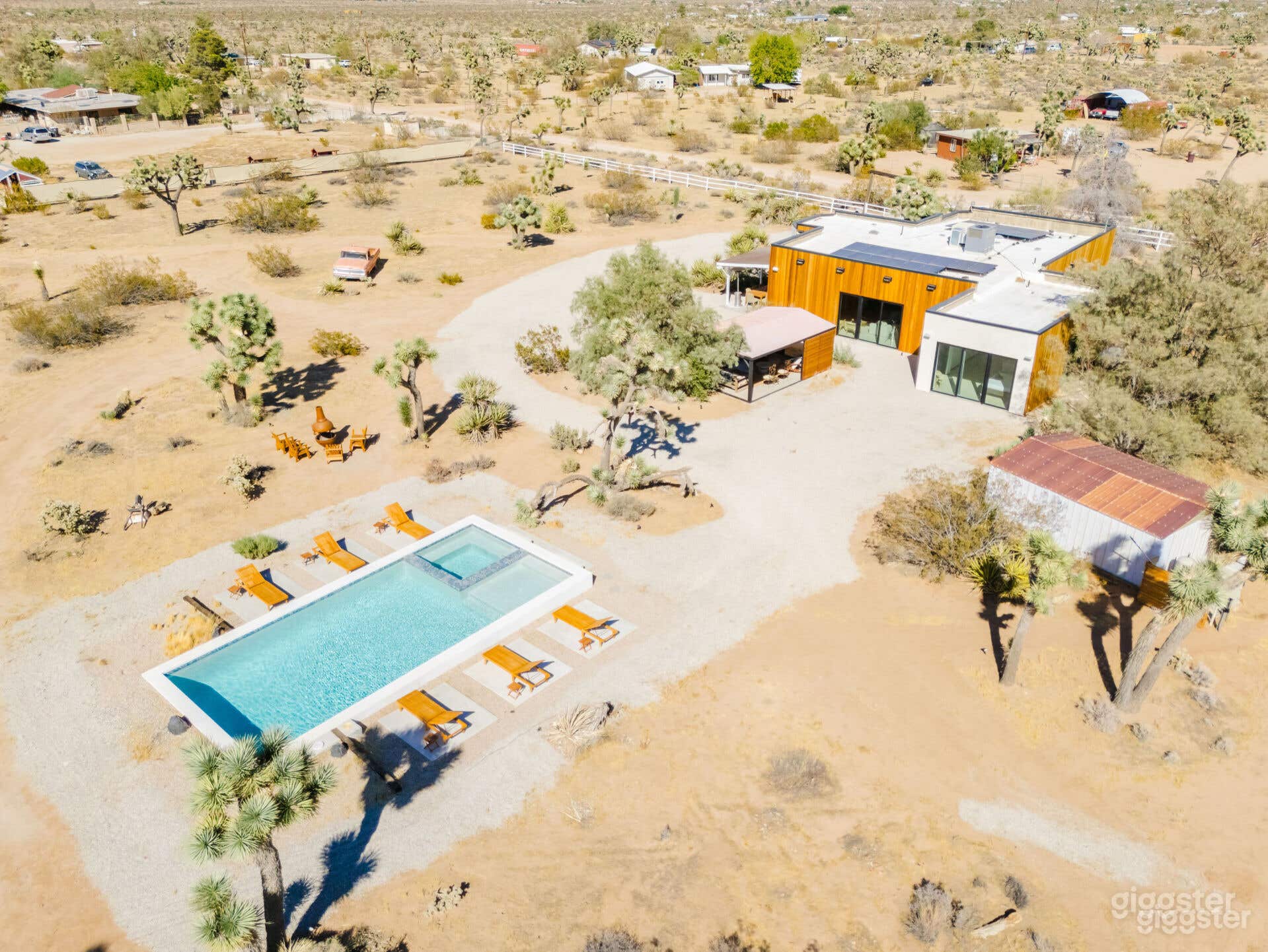 DESERT DREAMSCAPE SLEEK OUTDOOR POOL Photo 4