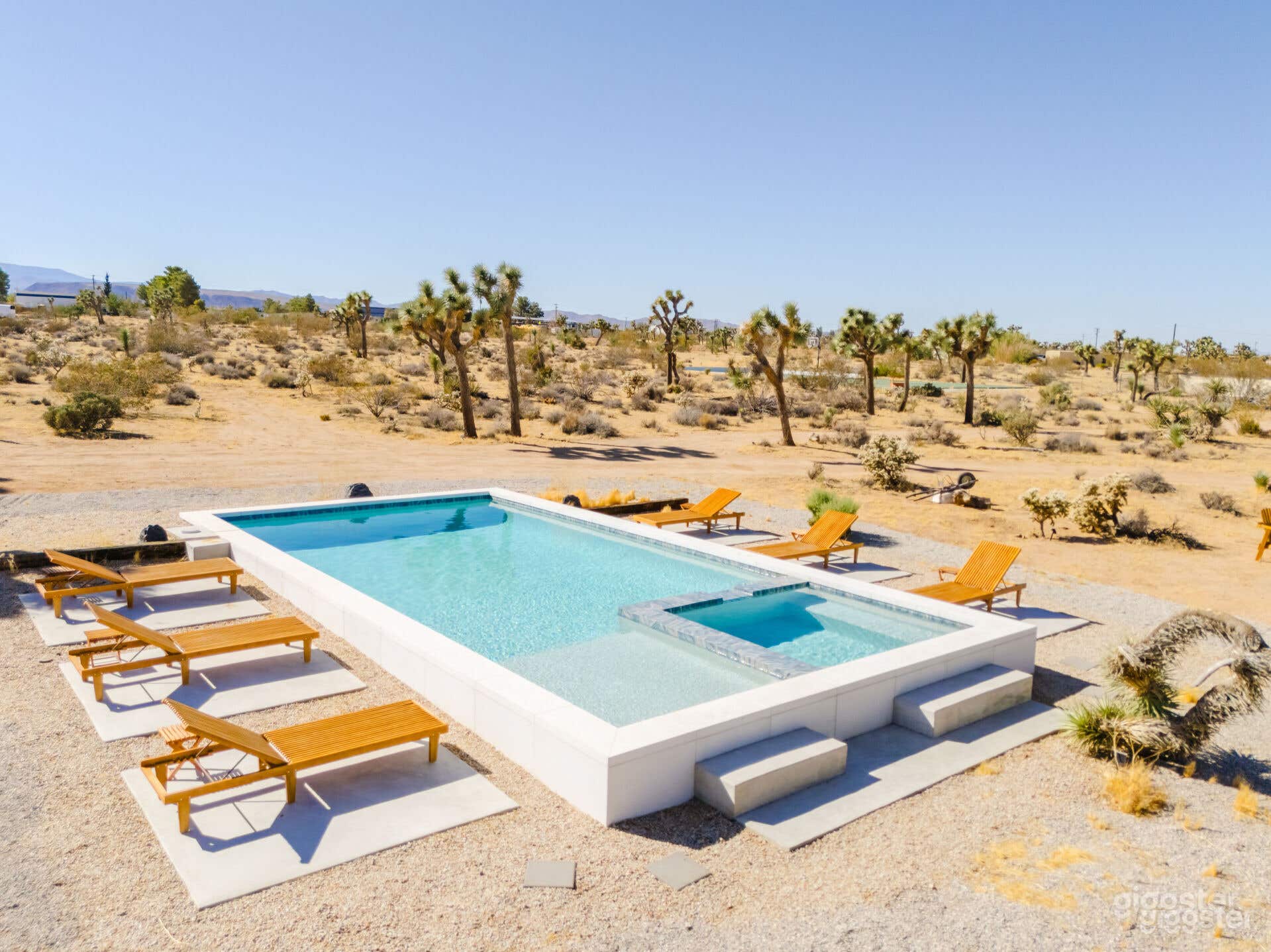 DESERT DREAMSCAPE SLEEK OUTDOOR POOL Photo 3