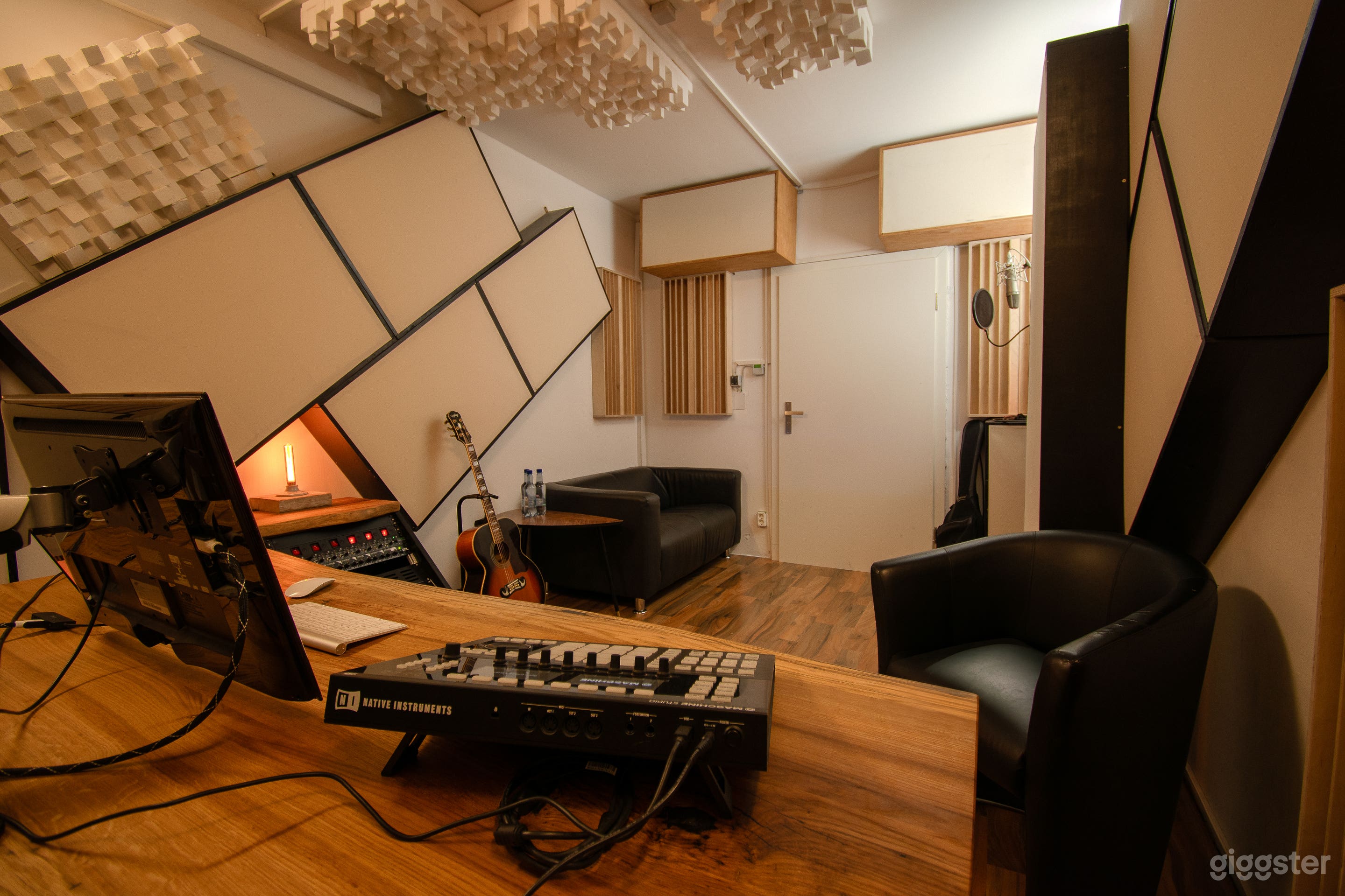 Modern Recording & Rehearsal Studio with Flexible Setup Photo 3