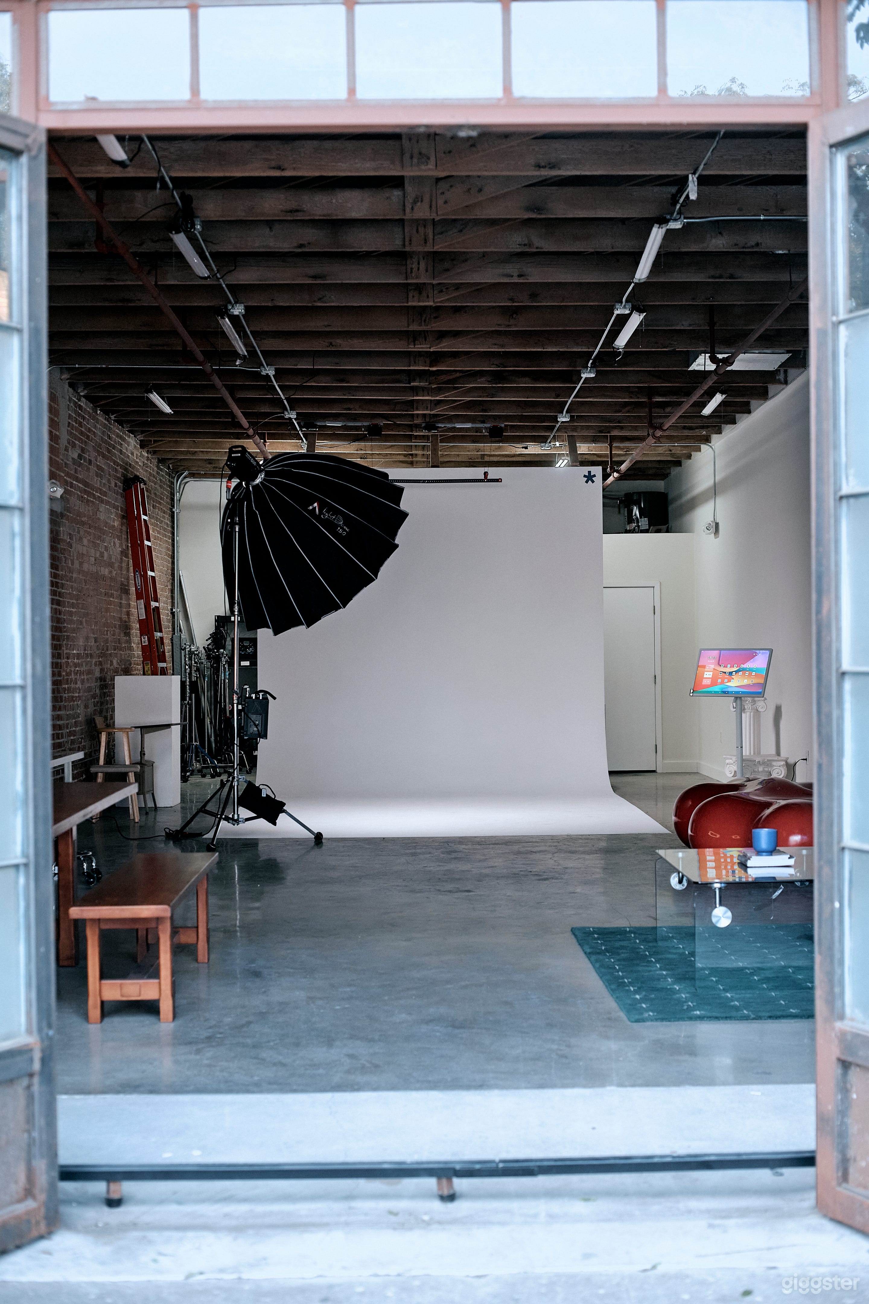 Cyc Studio w. EZ Load-In, Parking, Lights, Props! Photo 3