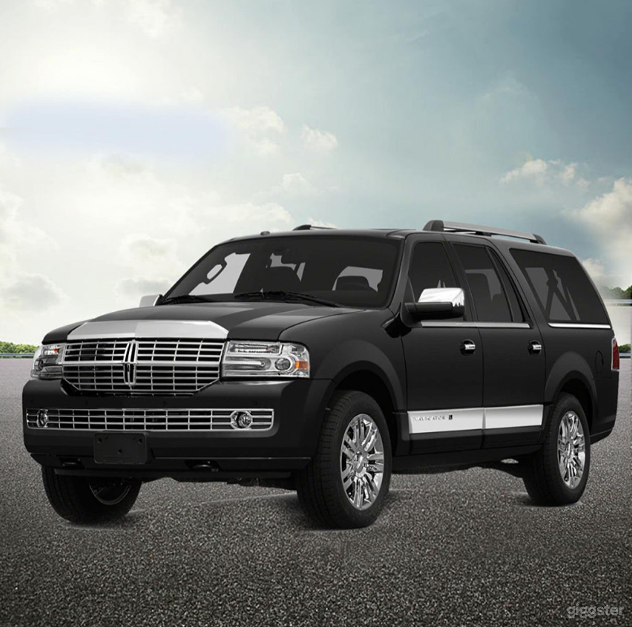 Elegance &amp; Ultimate Comfort With Lincoln Navigator Photo 1