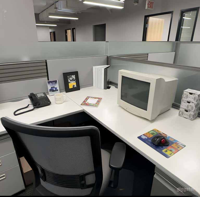  Suite 820: Office Cubicles / Break Room 