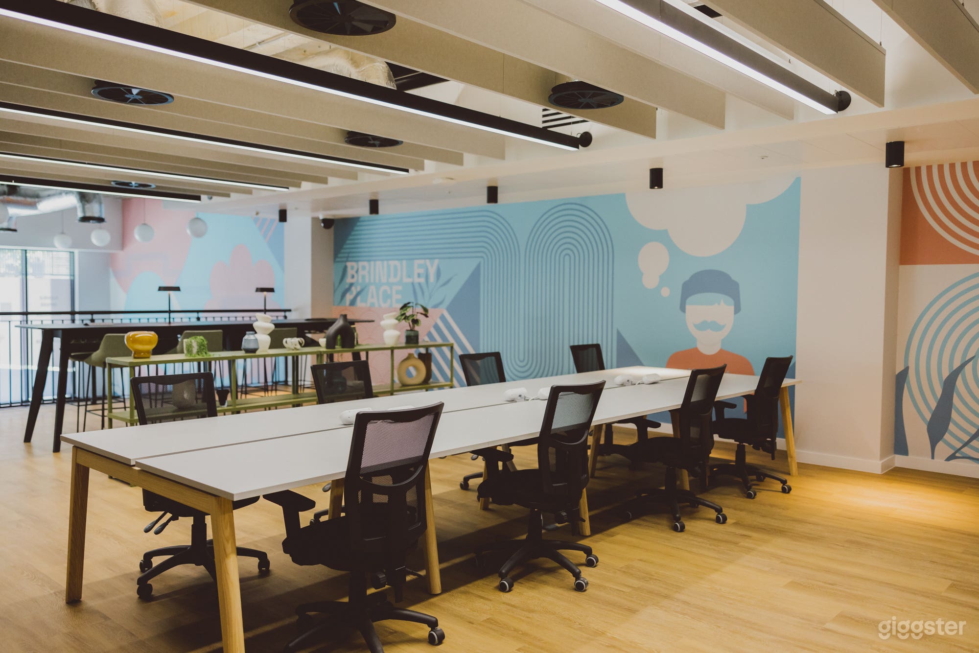 Ground Floor Space with Relaxed Setting Photo 3