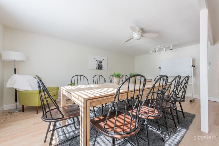  Large meeting space with tons of light 