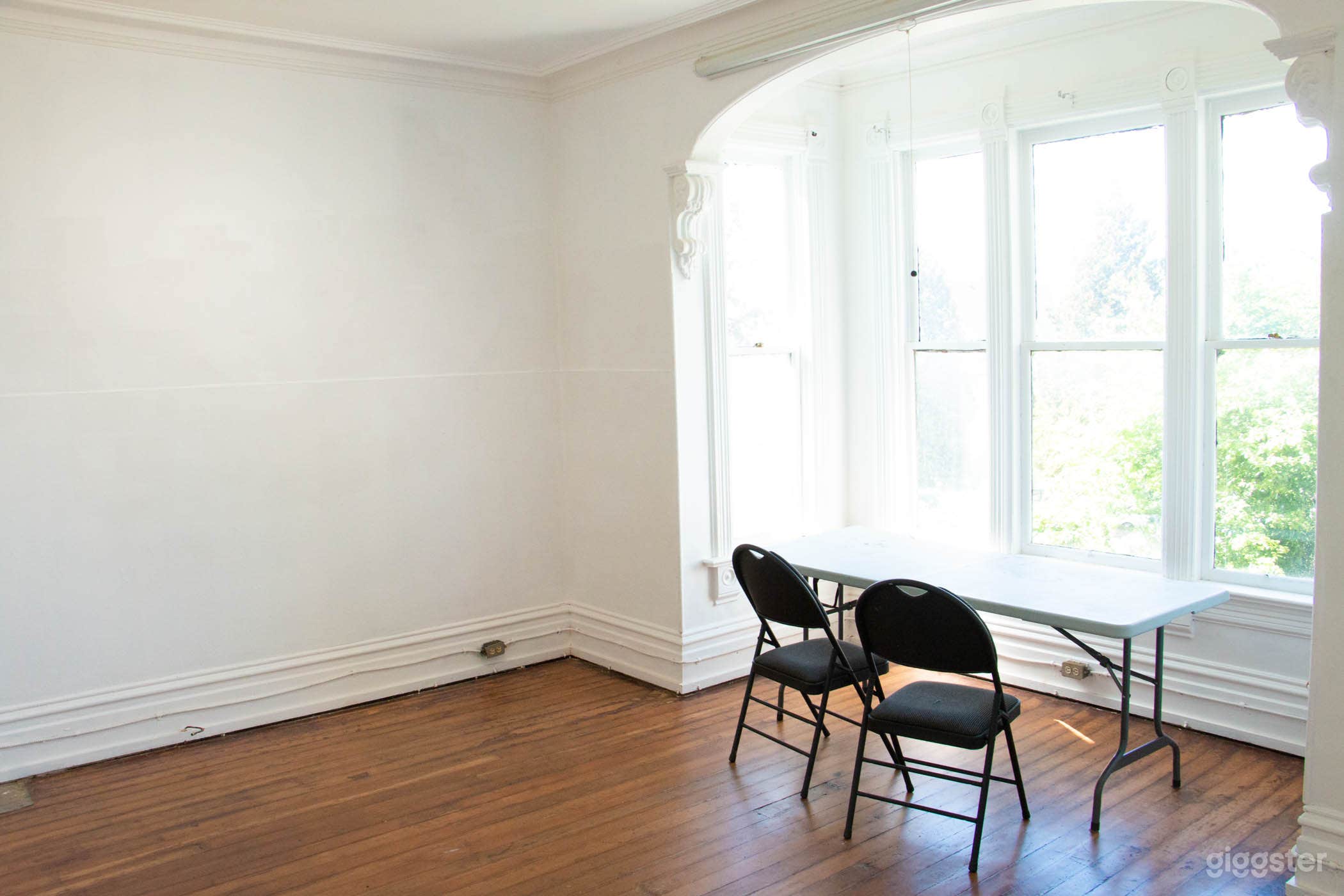 Quirky Victorian Art Gallery House Photo 3