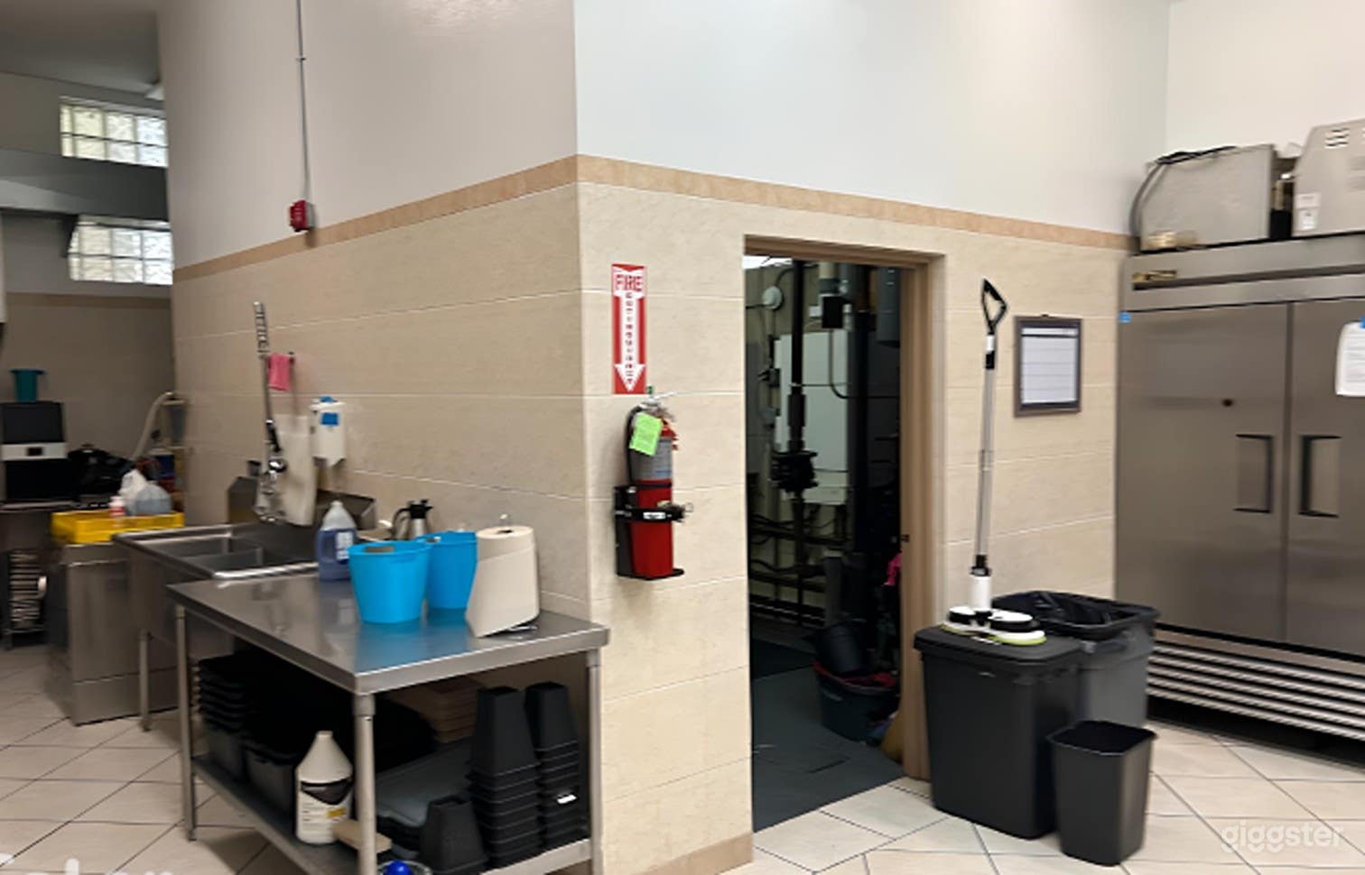Fully Equipped Commercial Kitchen for Rent Photo 2