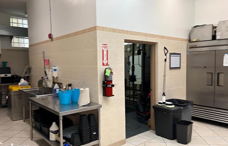  Fully Equipped Commercial Kitchen for Rent 