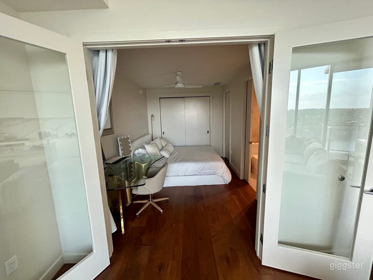  LIGHT AND BRIGHT MODERN DOWNTOWN AUSTIN CONDO 