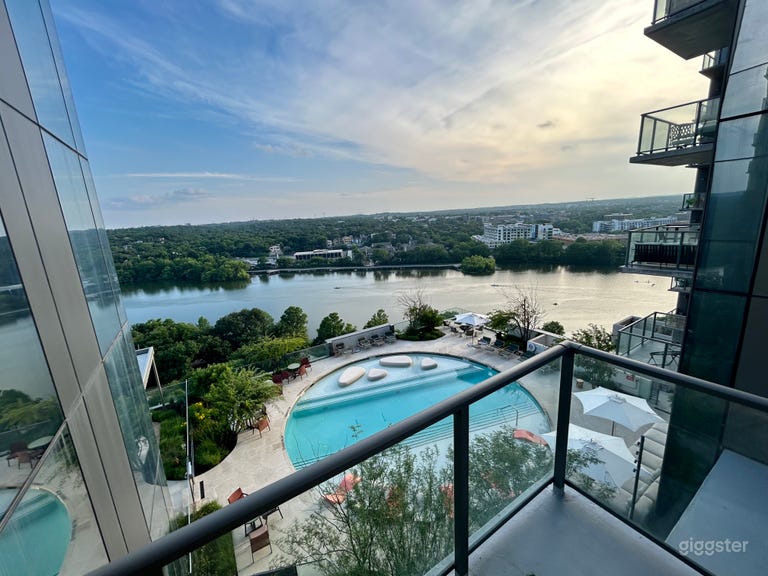  LIGHT AND BRIGHT MODERN DOWNTOWN AUSTIN CONDO 