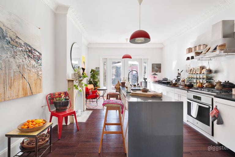  3,800 sq./ft. vivacious bohême 4-story brownstone  