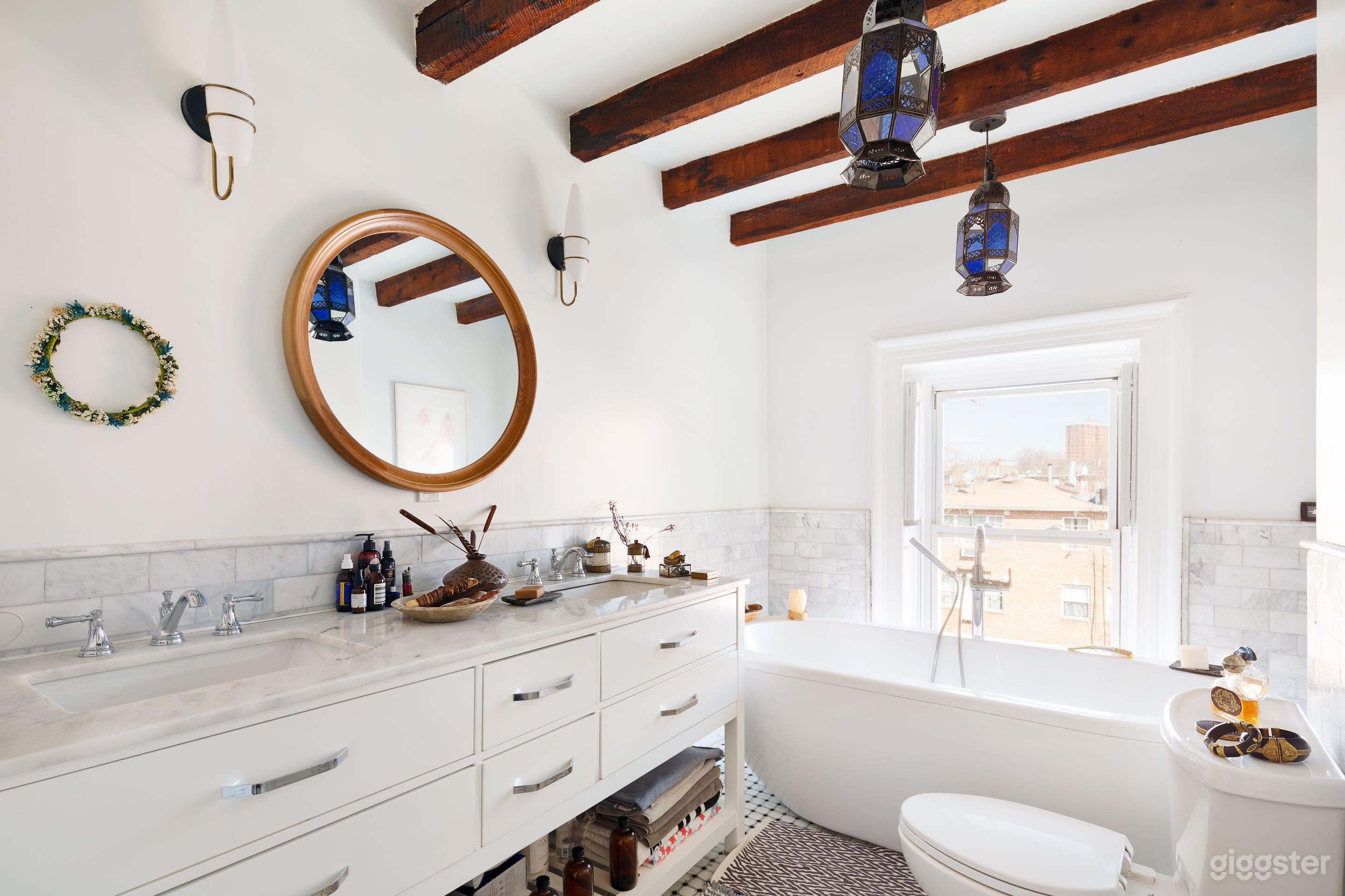 3,800 sq./ft. vivacious bohême 4-story brownstone  Photo 3