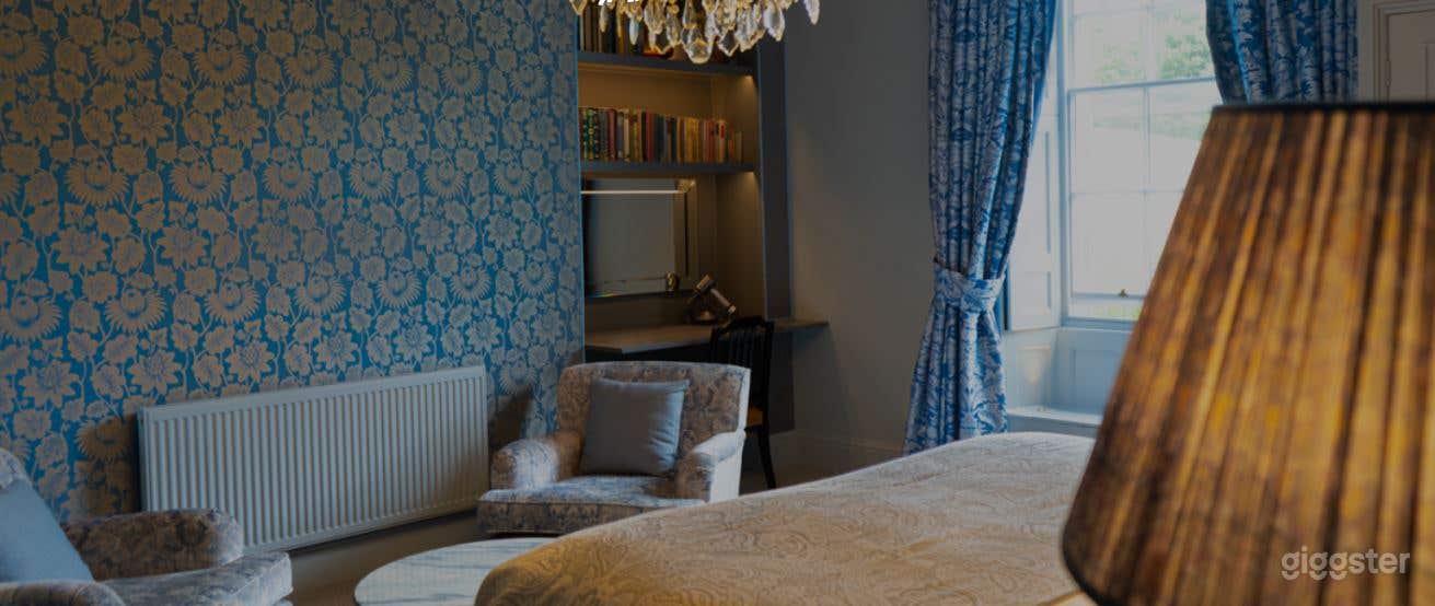 The Roomy Room with a Touchy-Feely Type Photo 4