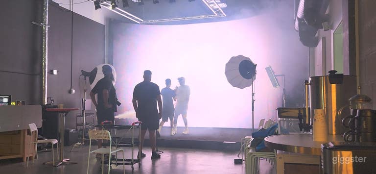  Vancouver MTV studio 