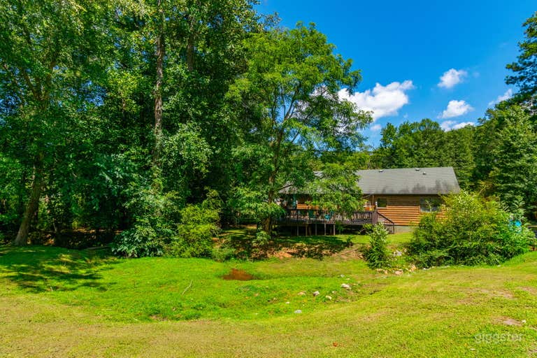  Log Cabin On Large Private Lot 