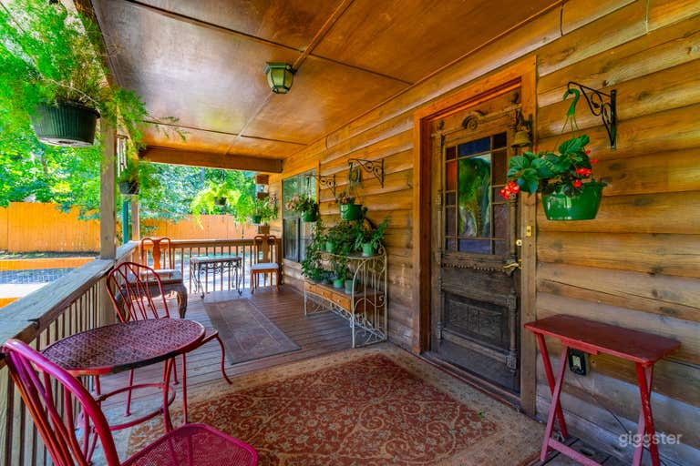  Log Cabin On Large Private Lot 