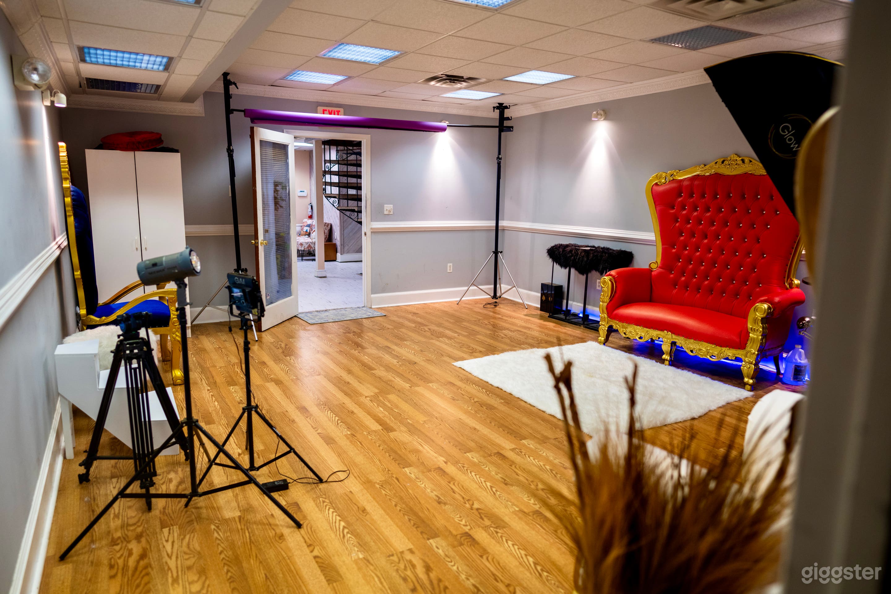 Throne chair room with backdrops 