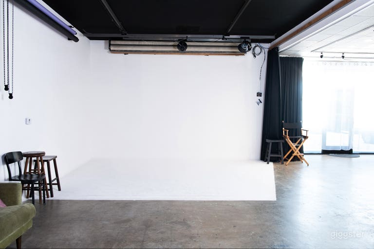  Spacious Studio with free Parking 