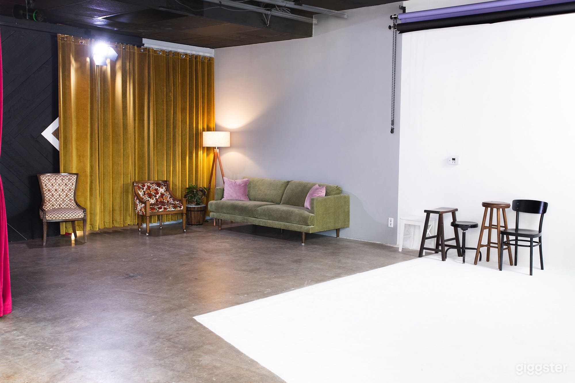 Spacious Studio with free Parking Photo 2