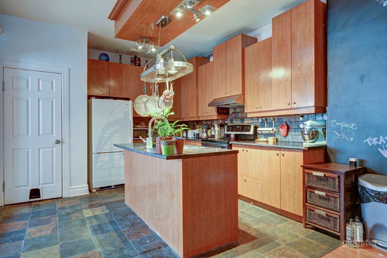  Cozy, Creative + Customizable Spacious Studio 