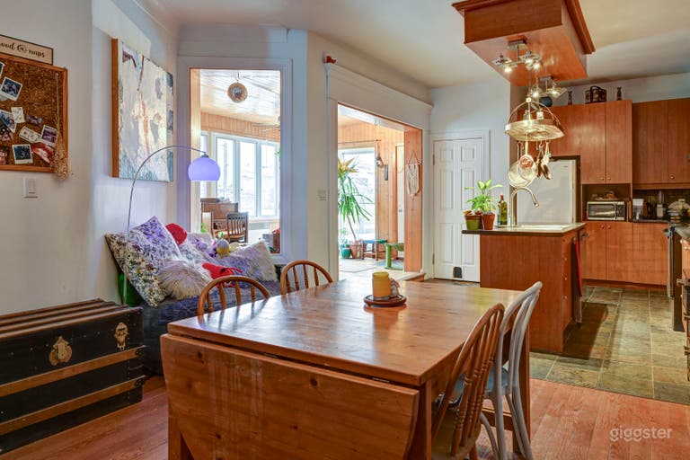  Cozy, Creative + Customizable Spacious Studio 