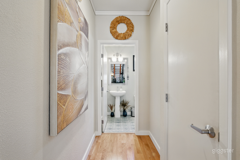  Modern, Stylish Townhome in West Oakland 