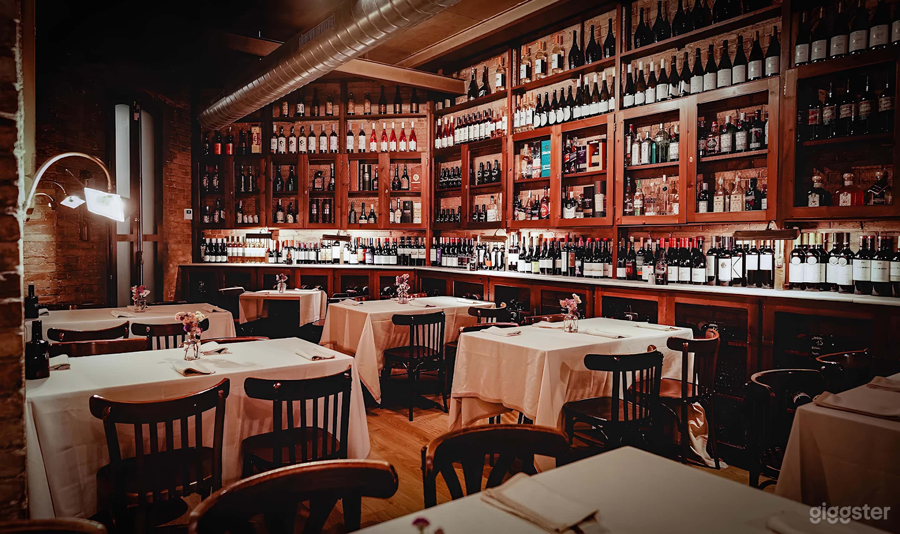 Elegant Restaurant with Wine Cellar Foto 1