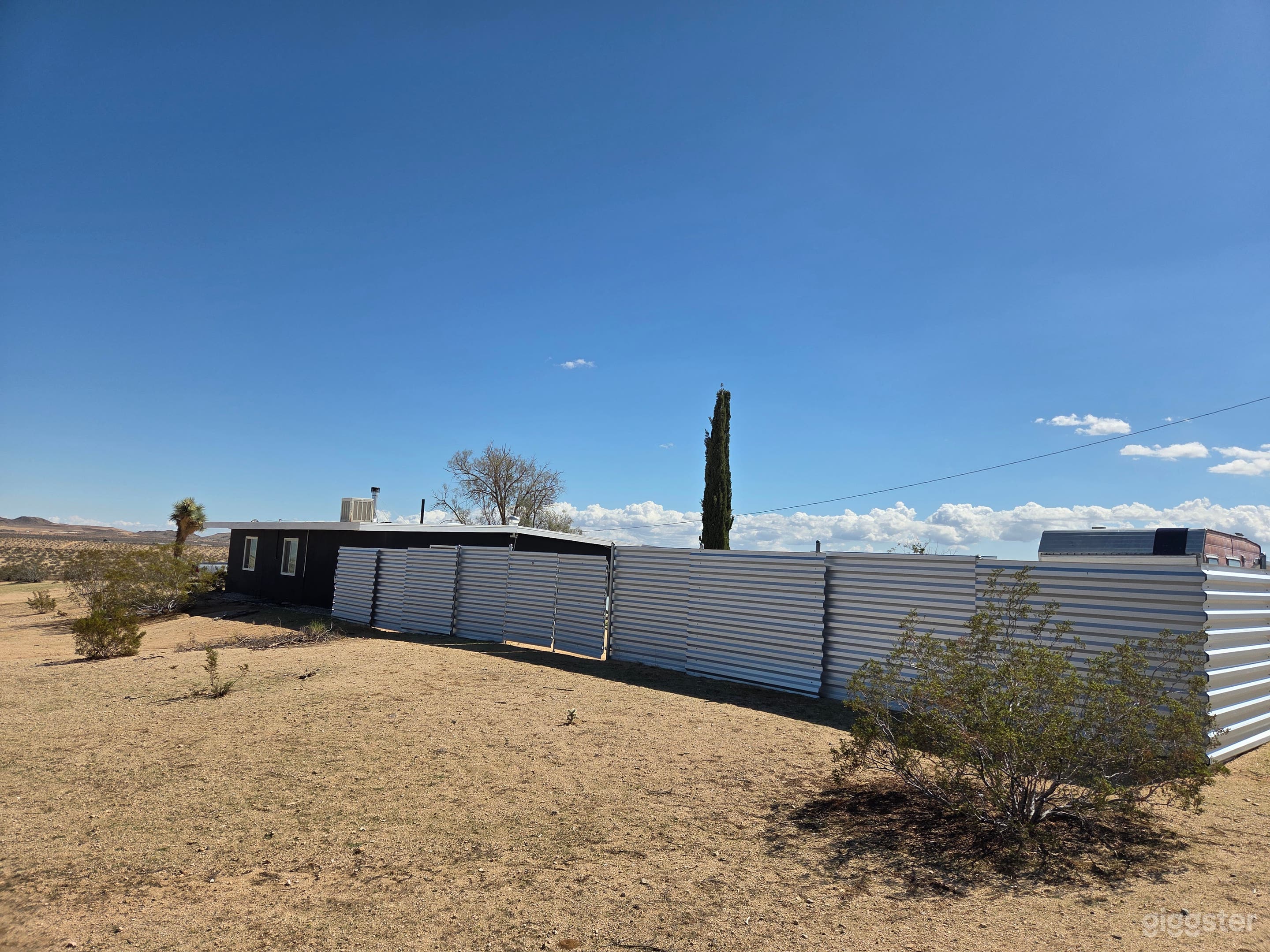 Modernist Desert Ranch Photo 3