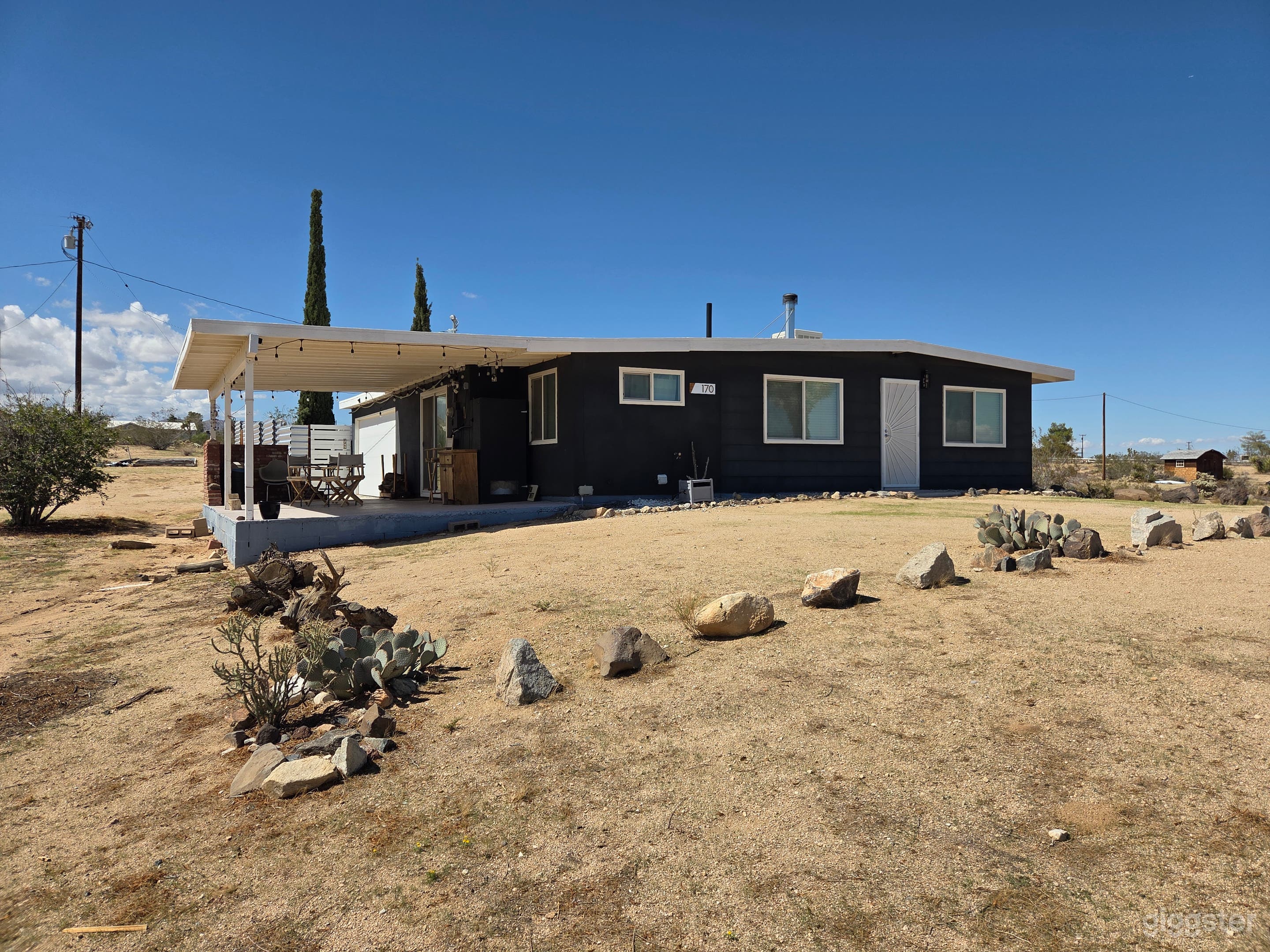 Modernist Desert Ranch Photo 2