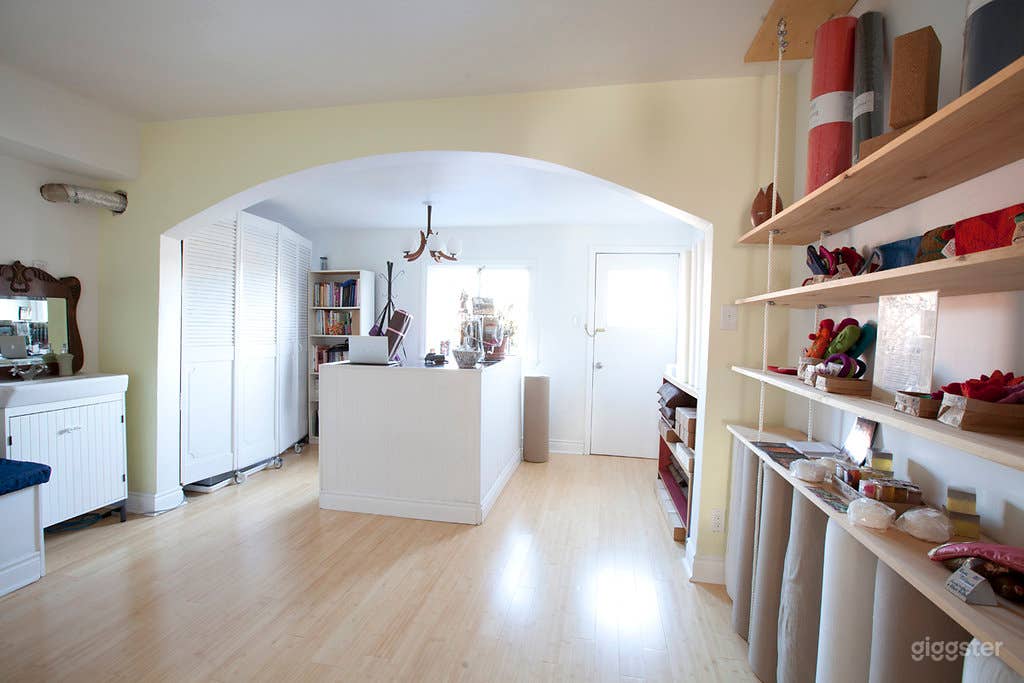 Bright Intimate Studio Space For Rent Photo 2