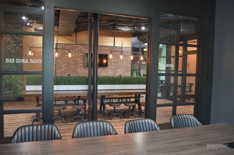  Urban Creative Space 