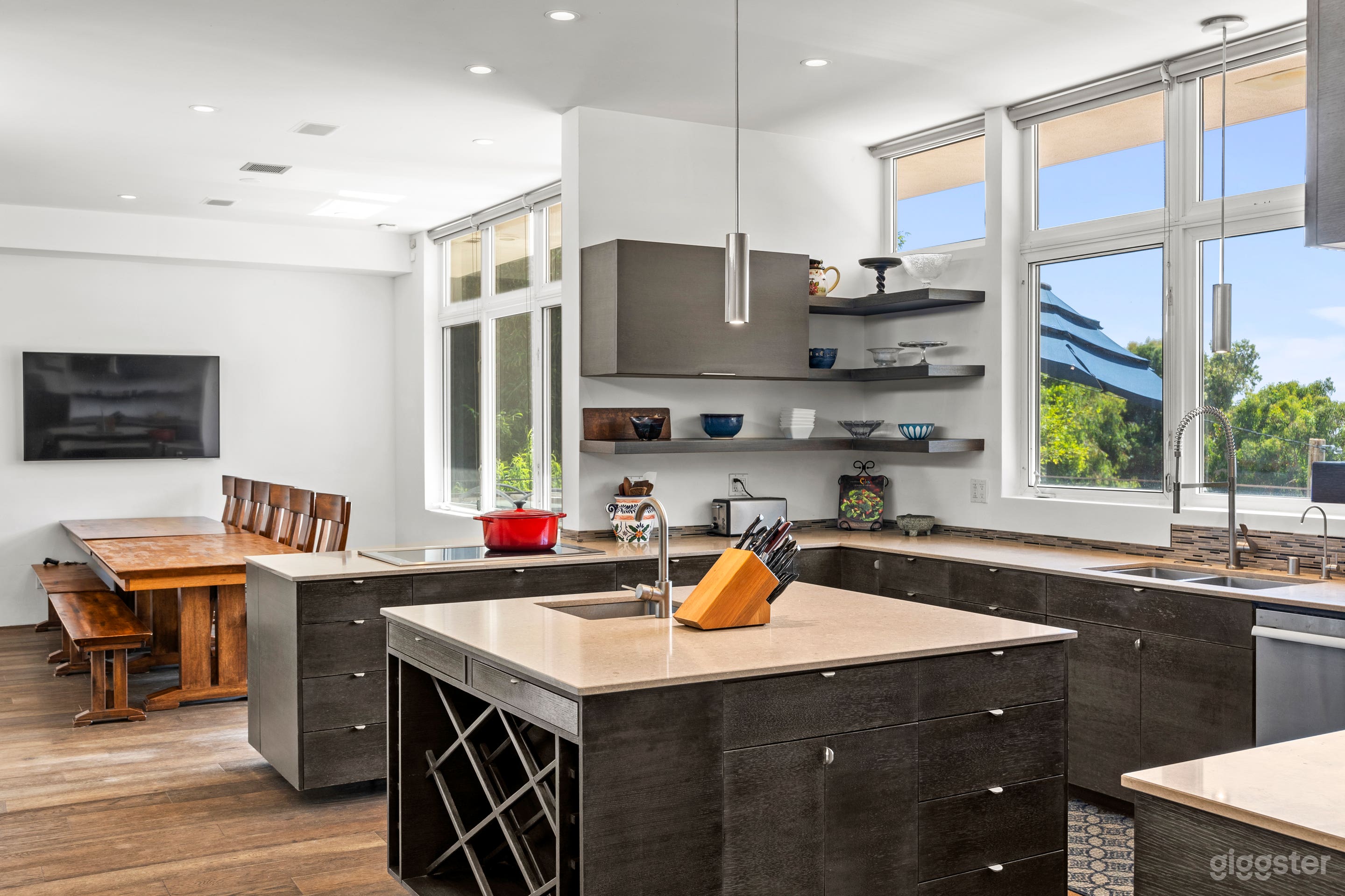 Malibu Ocean and Canyon View Modern Home Photo 4