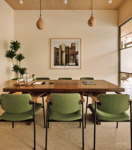 Conference Room for 6 Guests Photo 2