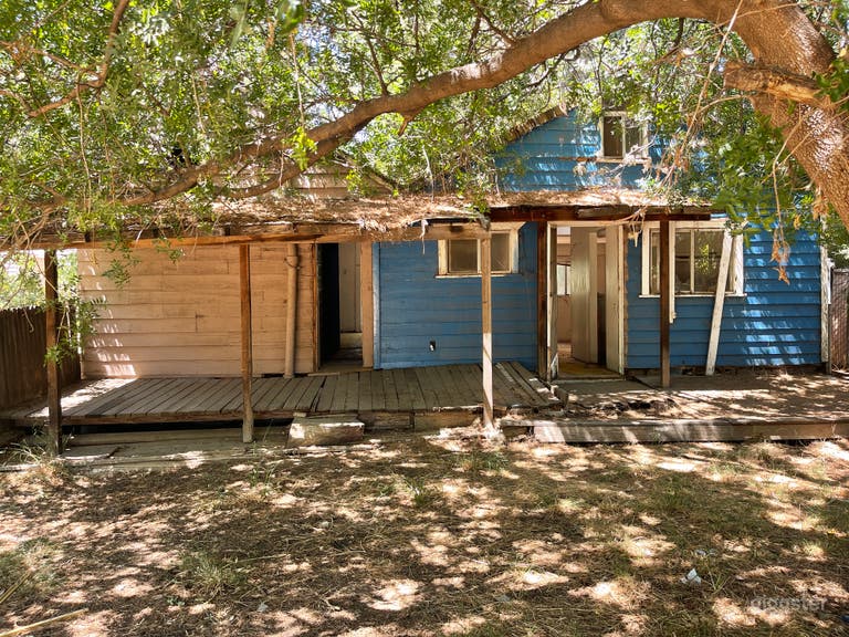  Multiple Abandoned Homes On One Property 