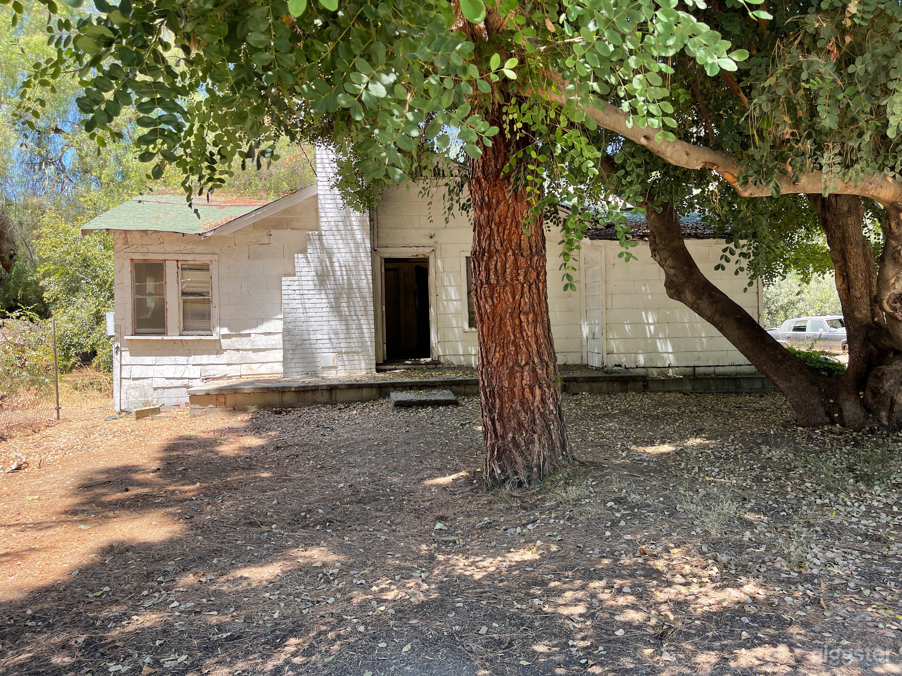 Multiple Abandoned Homes On One Property Photo 3