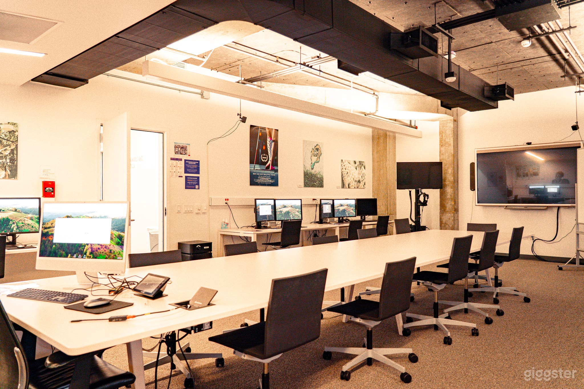 Futuristic Production Space in LA Photo 4