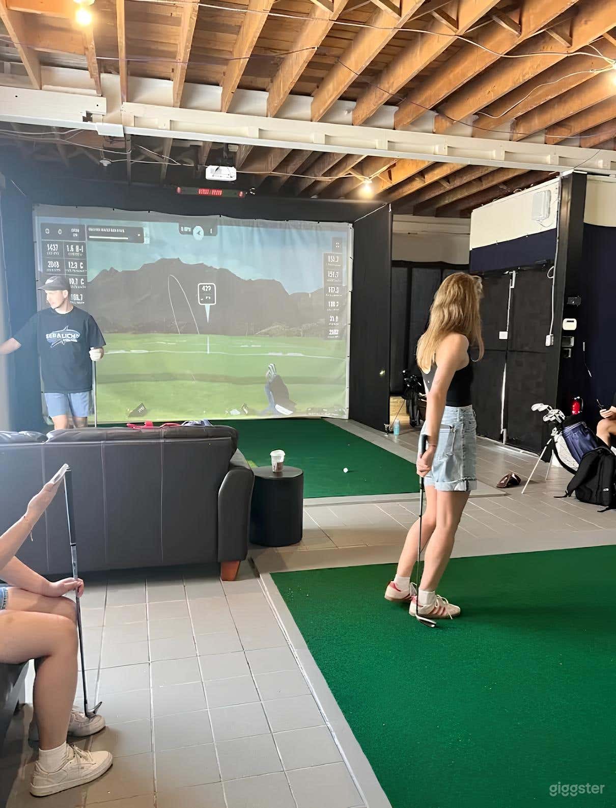 Trinity Bellwoods Lounge with Golf Simulators Photo 3