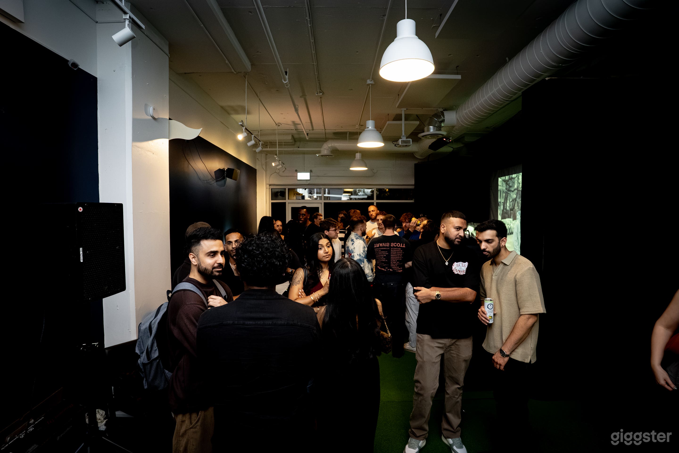 King West Lounge with Golf Simulators Photo 4