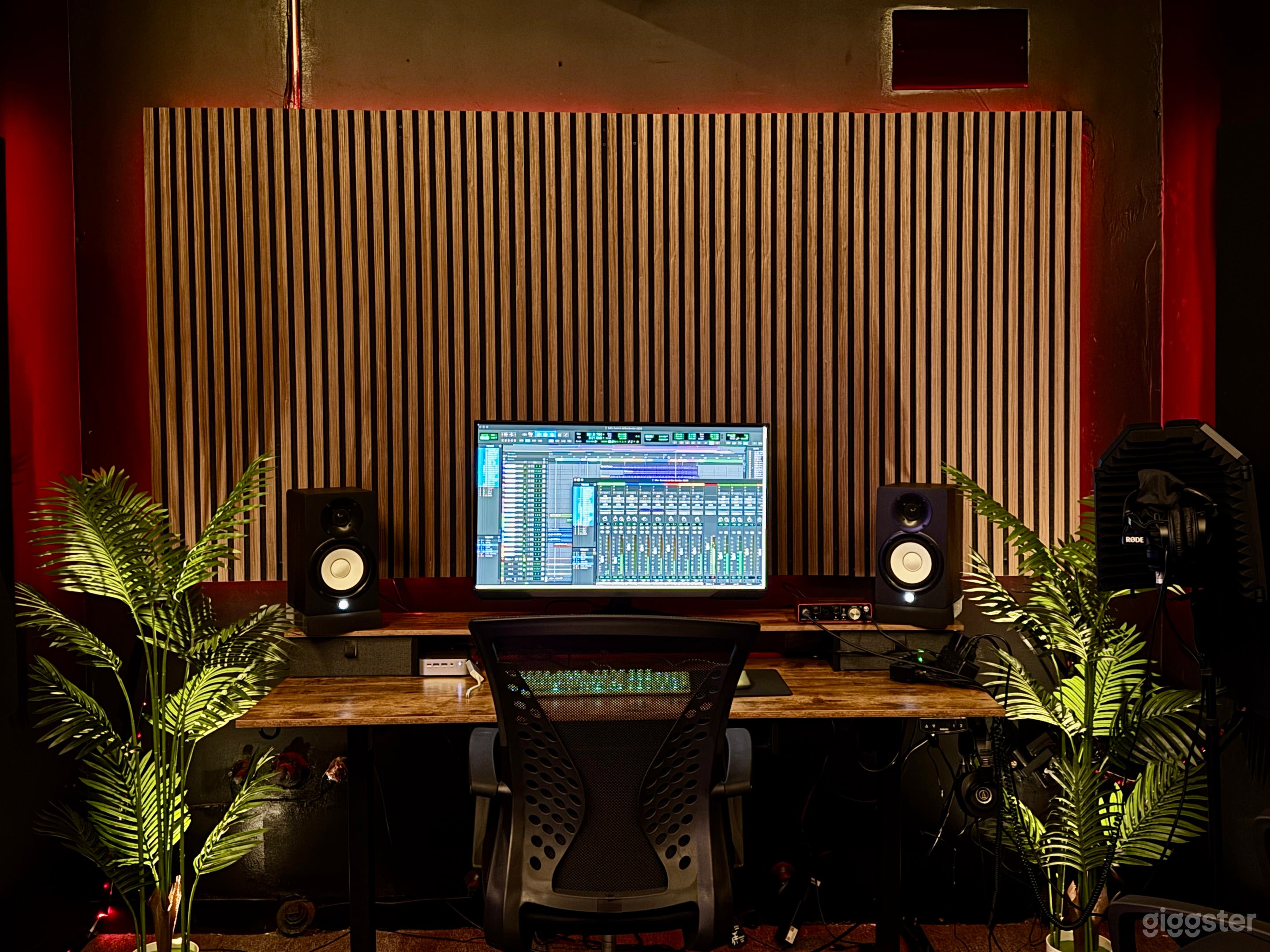 Cozy Vibey Music Audio Production Recording Studio Burbank Photo 4