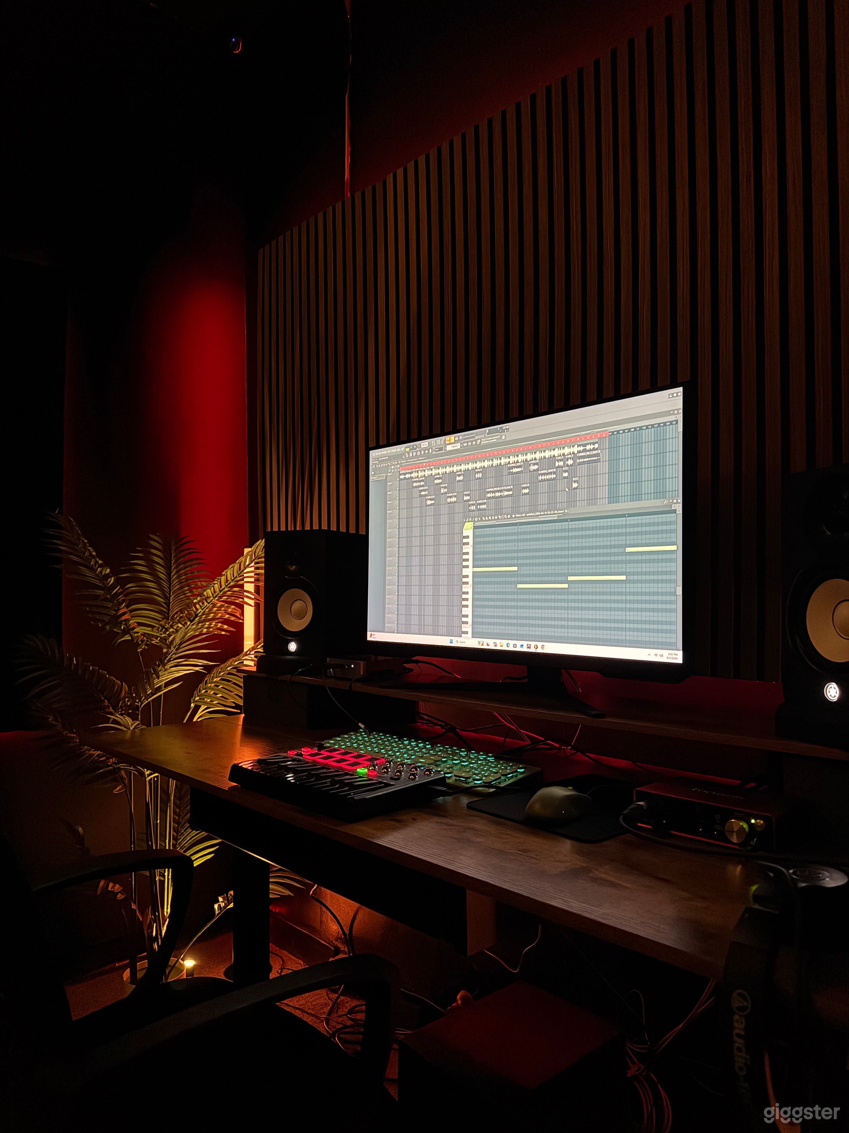 2hrs FREE HALLOWEEN PROMO Recording Music Studio & Podcast Photo 2