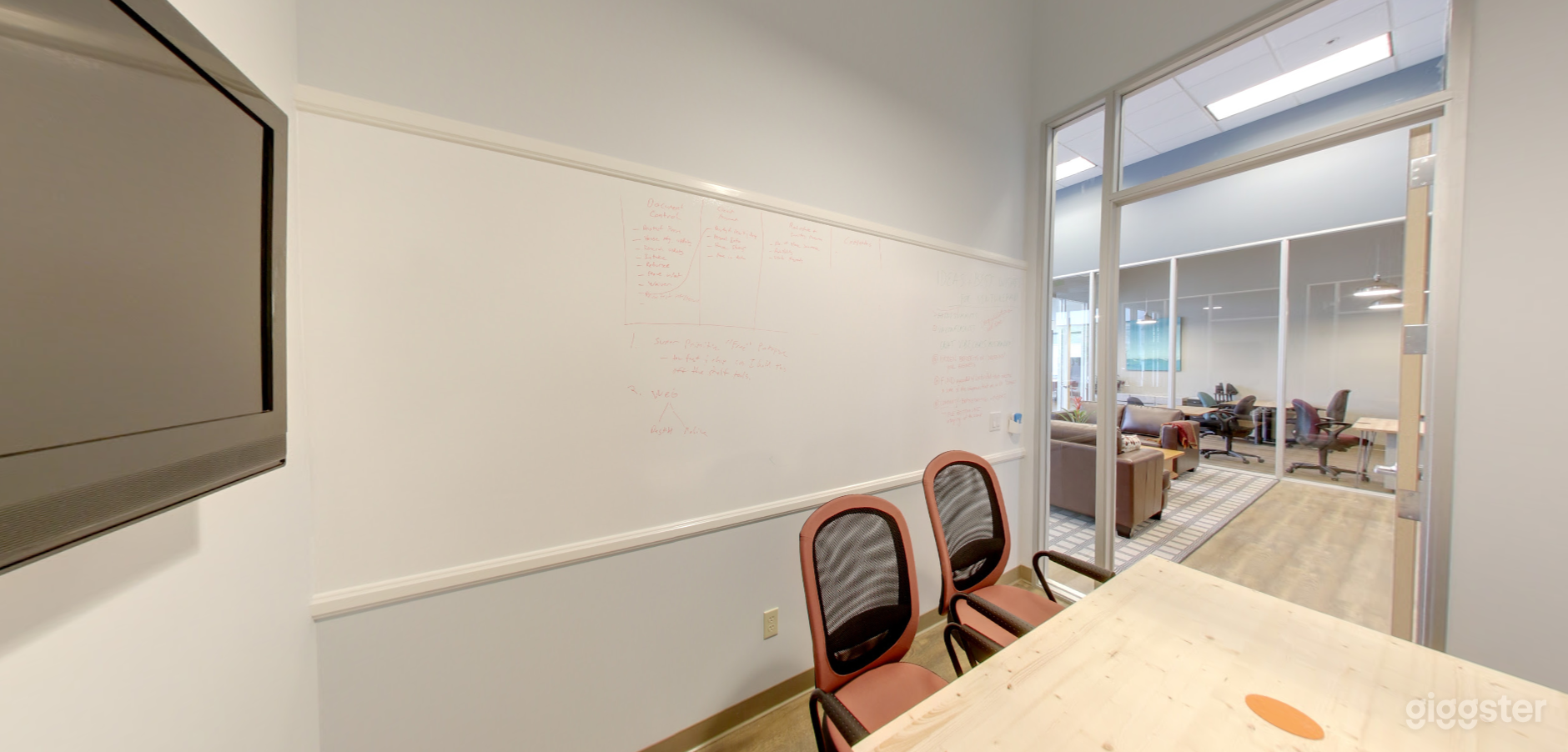 Small and Well-Kept Meeting Room in San Rafael Photo 2