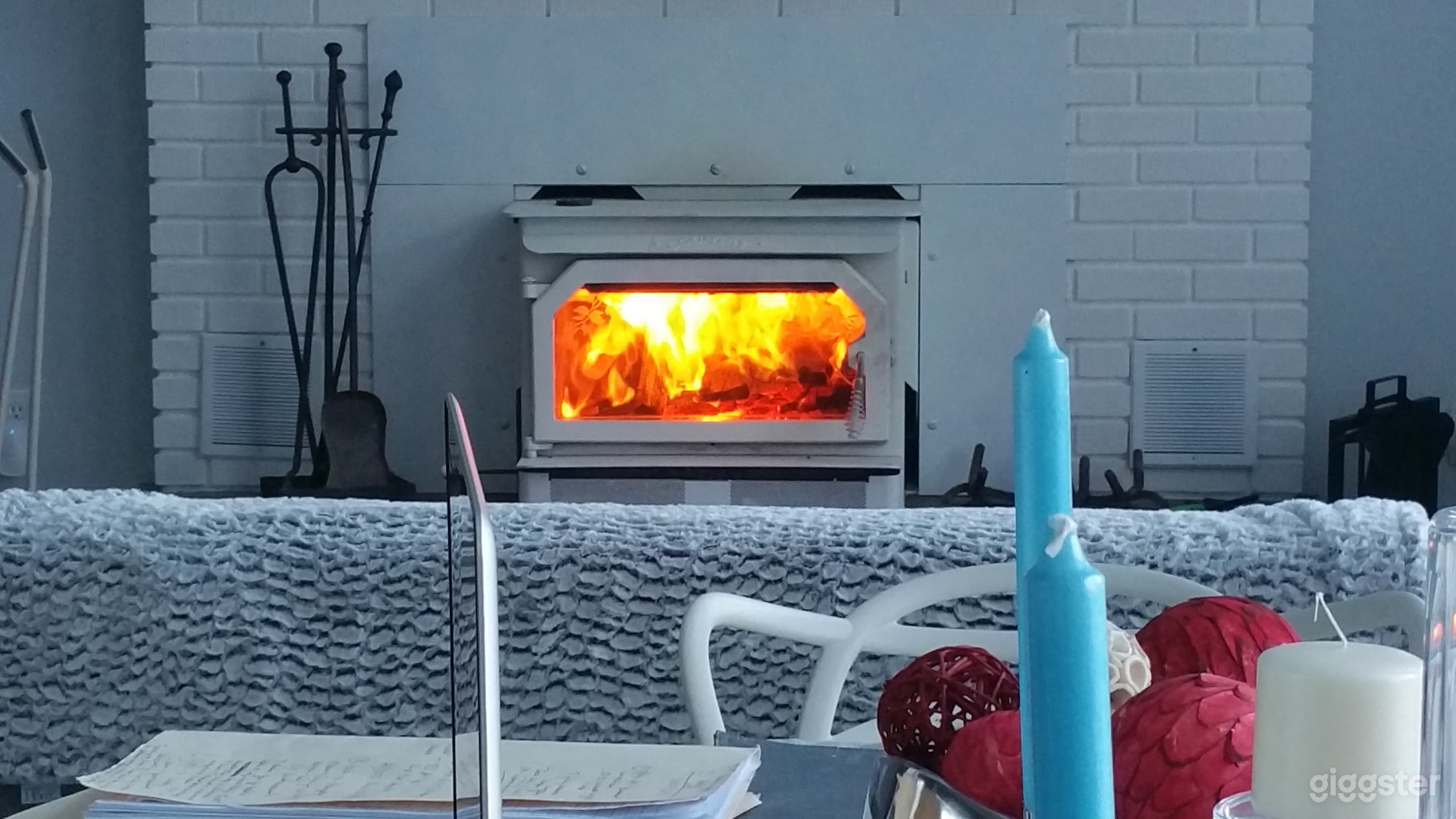 Modern decor home with picturesque mountain vistas Photo 4