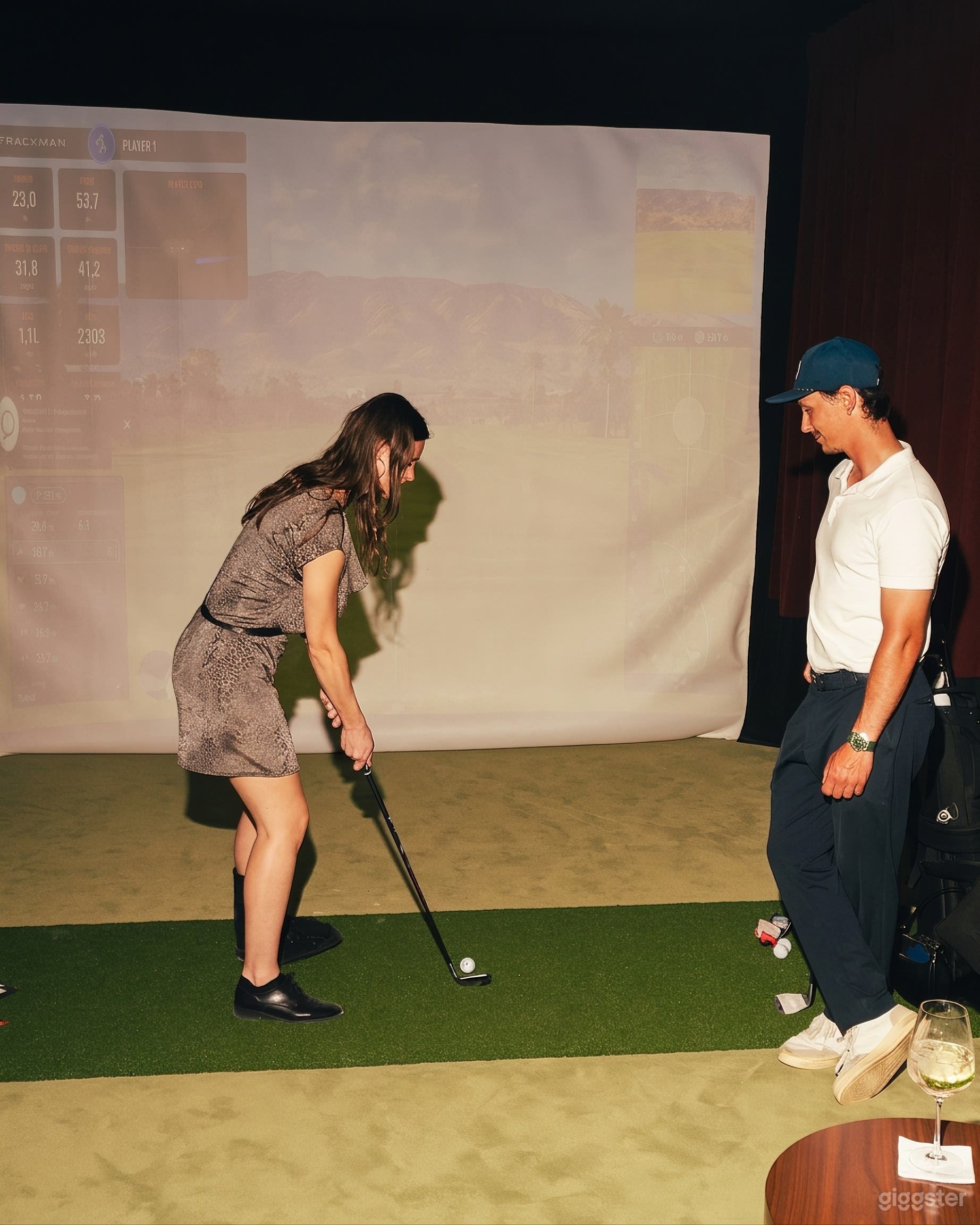 Photo de Salle de Golf Indoor Privée Élégante 4