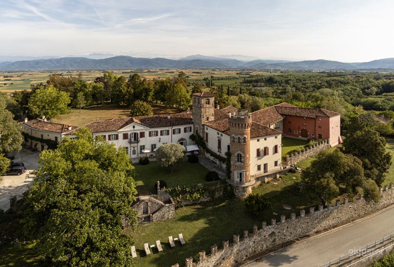  L'Essenza del Friuli: Vino, Calore, Ospitalità 