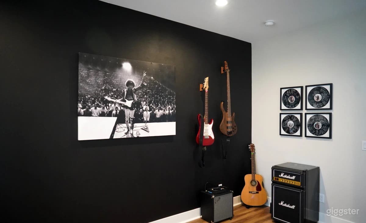 Suburban New House w Modern Mediterranean Backyard Photo 4