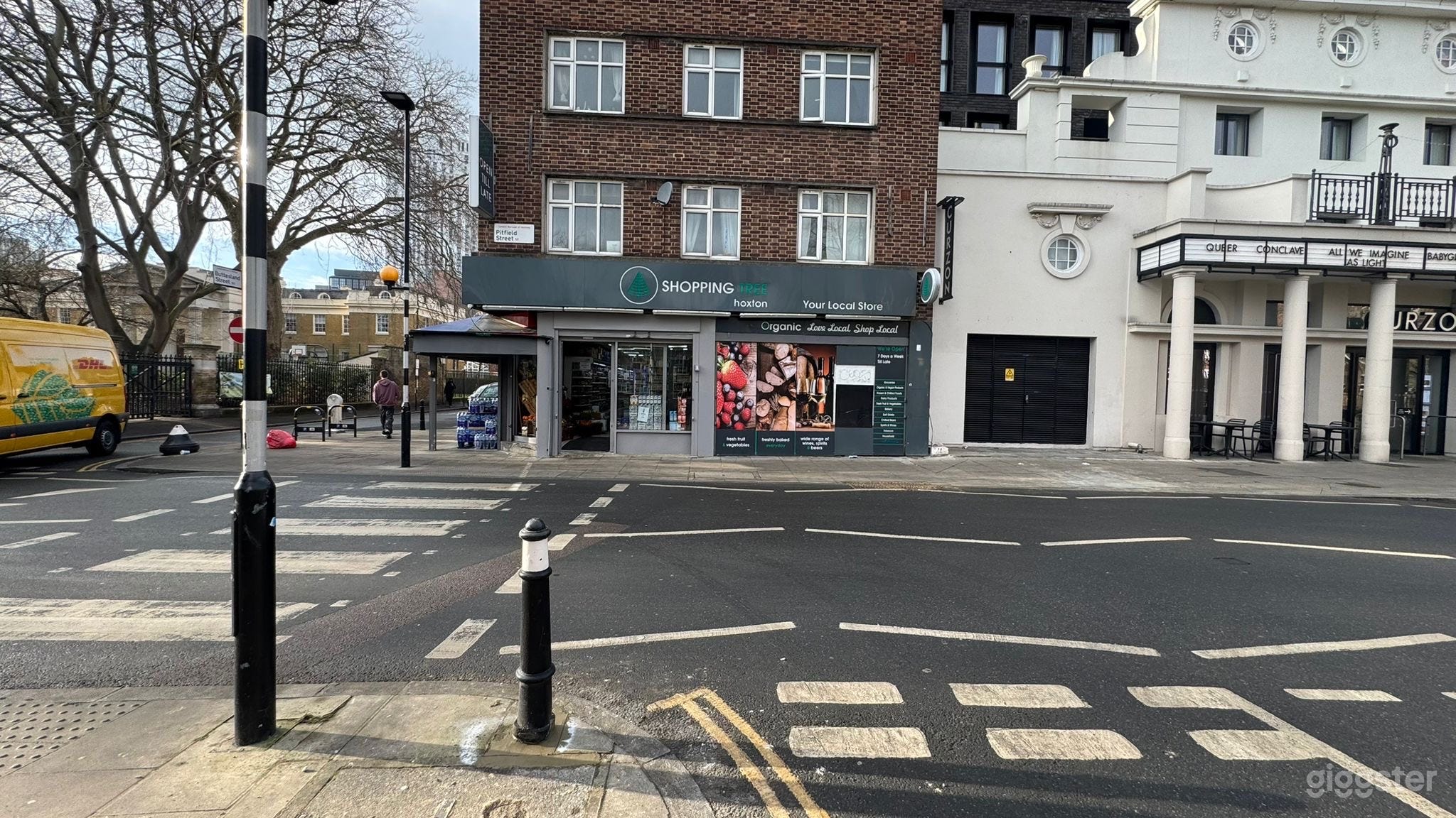 Small supermarket in Shoreditch / Hoxton Photo 1