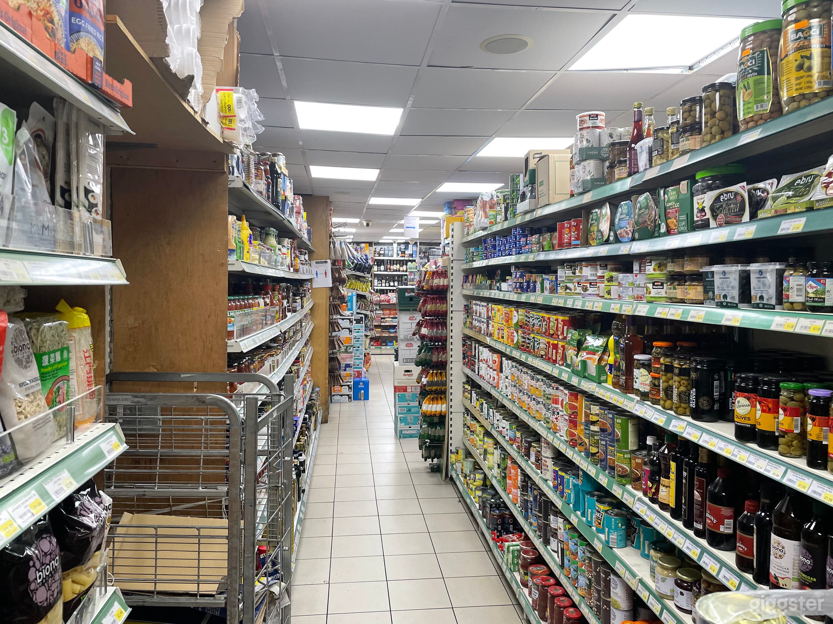 Small supermarket in Shoreditch / Hoxton Photo 3