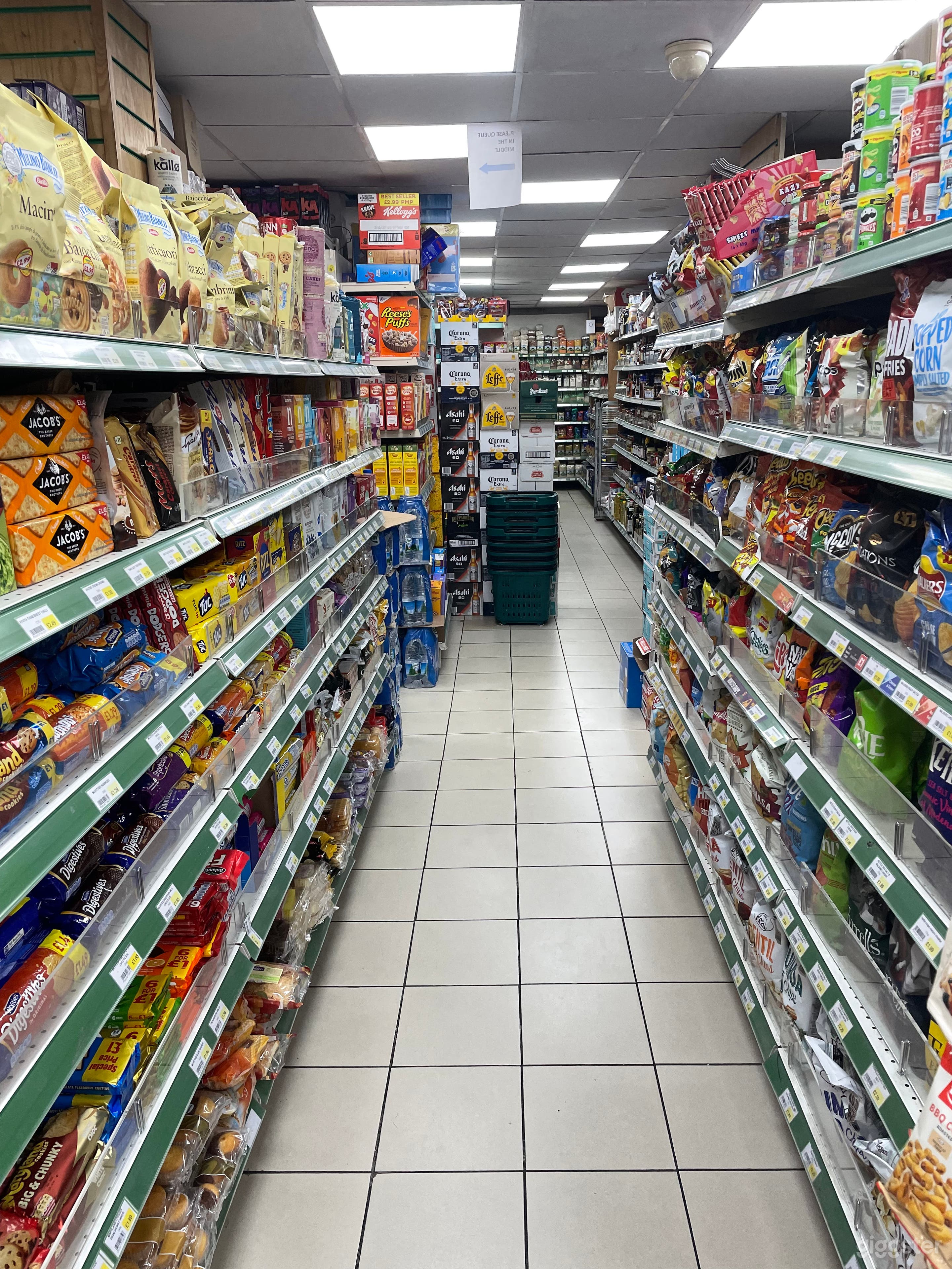 Small supermarket in Shoreditch / Hoxton Photo 2