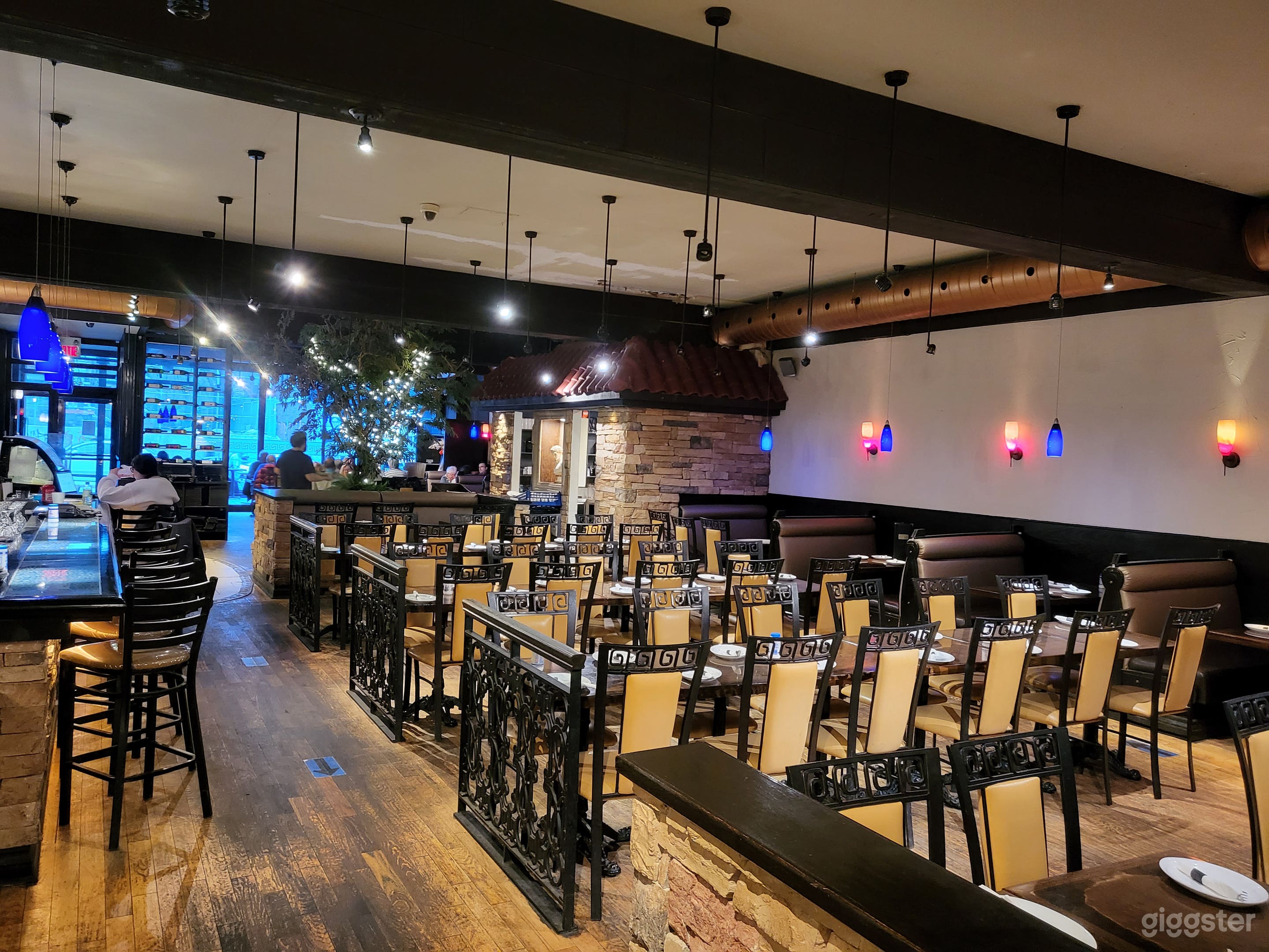 Greek Grill + Bar in the Heart of Montreal  Photo 1